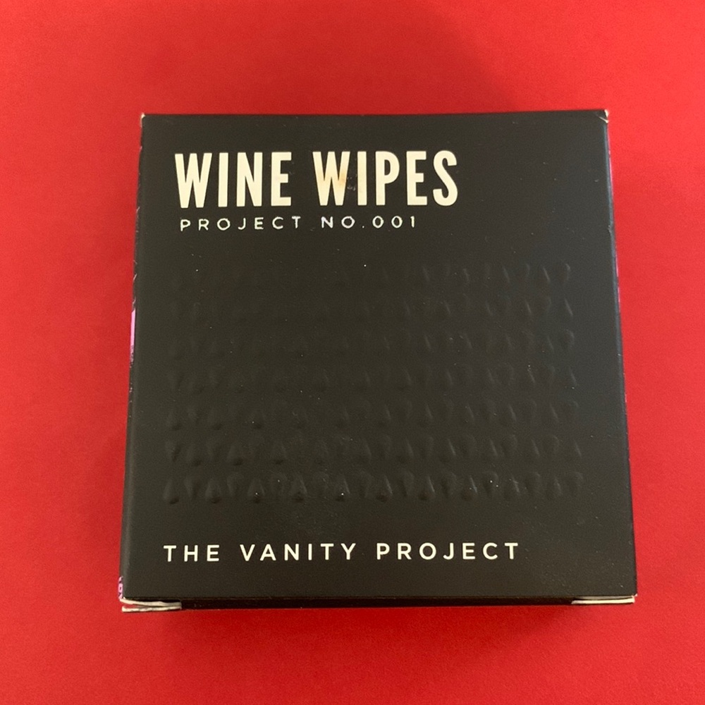 🍷Wine Wipes🍷-For the pesky wine left on your teeth!